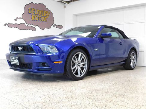 Used 2013 Ford Mustang GT Premium w/ Electronics Pkg RWD image 5