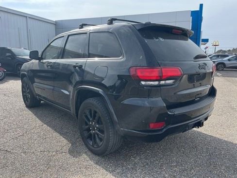 Used 2019 Jeep Grand Cherokee Altitude image 3