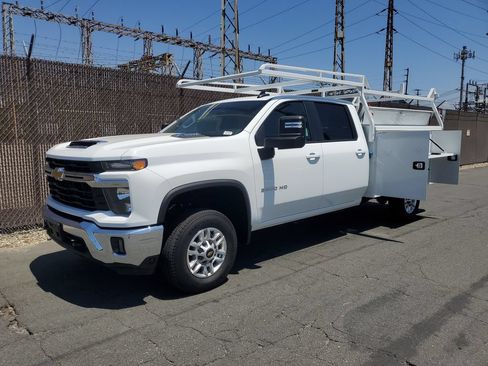 New 2026 Chevrolet Silverado 2500 LT w/ Convenience Package AWD/4WD image 8