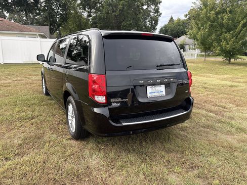Used 2020 Dodge Grand Caravan SXT FWD image 7