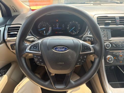 Used 2017 Ford Fusion SE FWD image 11