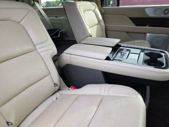 Used 2021 Lincoln Navigator Reserve w/ Luxury Package AWD/4WD image 16