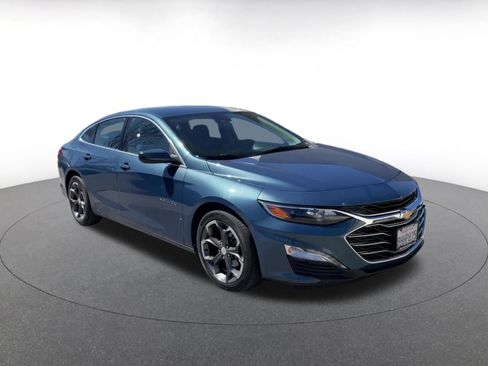 Used 2024 Chevrolet Malibu LT image 3