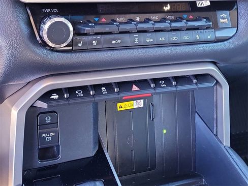 Used 2023 Toyota Tundra Limited image 27