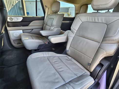 Used 2022 Lincoln Navigator Reserve image 21