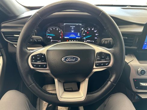 Used 2022 Ford Explorer XLT w/ Equipment Group 202A image 22