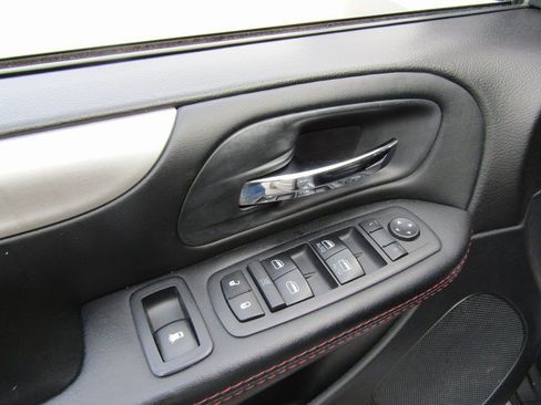 Used 2017 Dodge Grand Caravan GT image 23