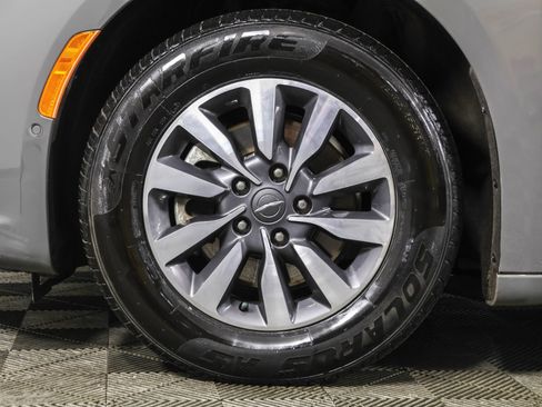 Used 2022 Chrysler Pacifica Limited image 24