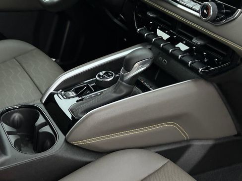 Used 2024 Chevrolet Colorado ZR2 w/ ZR2 Convenience Package III image 13