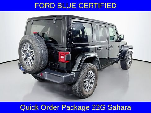 Used 2025 Jeep Wrangler Unlimited Sahara AWD/4WD image 7