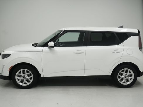 Used 2023 Kia Soul LX w/ LX Technology Package FWD image 7