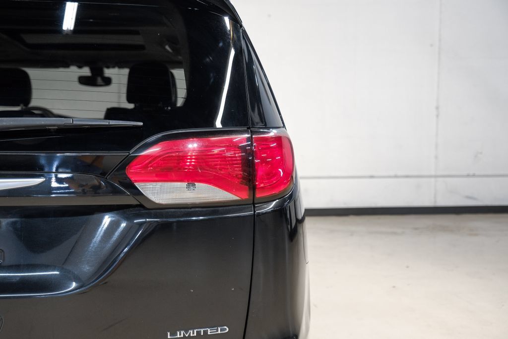 Used 2020 Chrysler Pacifica Limited FWD image 64