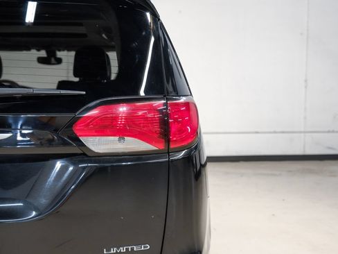 Used 2020 Chrysler Pacifica Limited FWD image 64