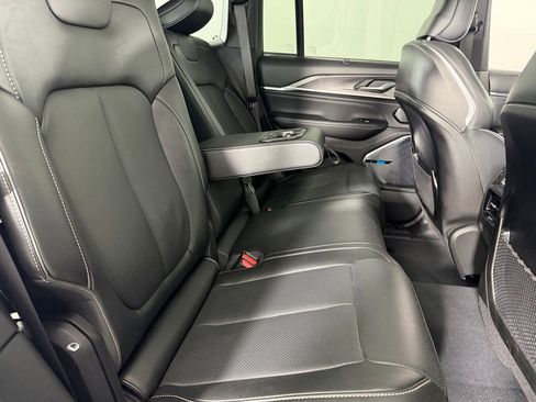 Used 2023 Jeep Grand Cherokee Overland w/ Advanced Protech Group III AWD/4WD image 33