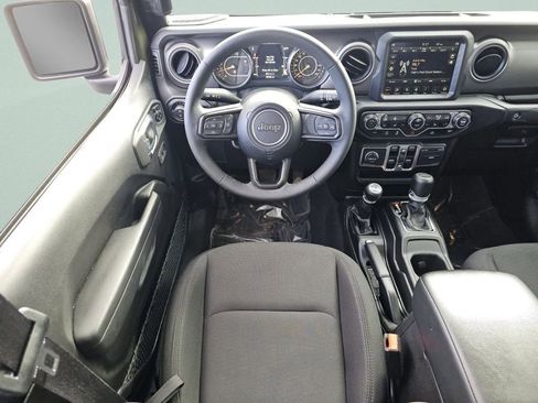 Used 2023 Jeep Gladiator Sport AWD/4WD image 4