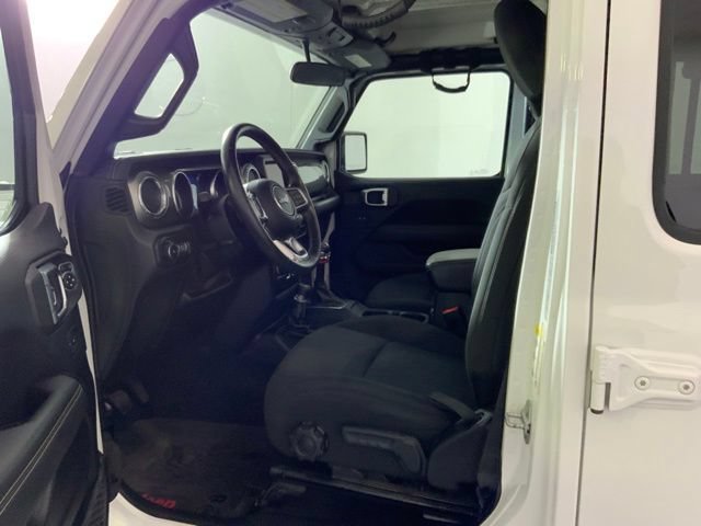Used 2019 Jeep Wrangler Unlimited Sahara w/ Cold Weather Group AWD/4WD image 16