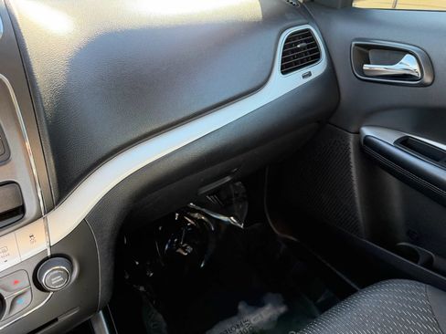 Used 2017 Dodge Journey SE w/ Flexible Seating Group image 27