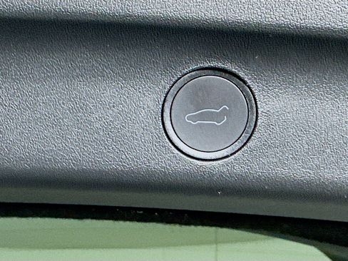 Used 2023 Tesla Model Y Long Range image 28