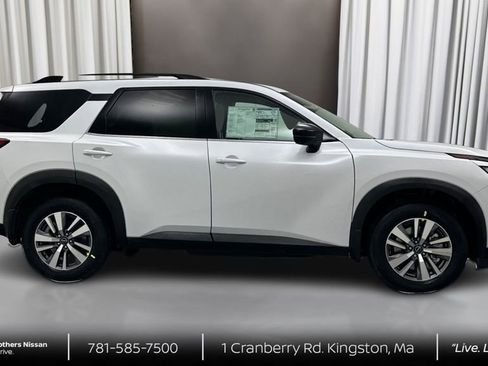 New 2026 Nissan Pathfinder SL image 4