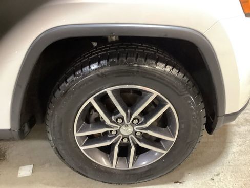 Certified 2018 Jeep Grand Cherokee Limited image 15