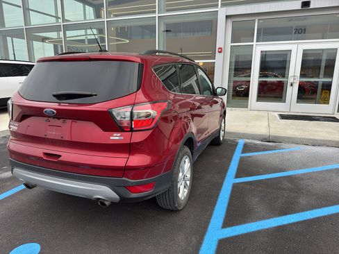 Used 2017 Ford Escape SE w/ Equipment Group 201A image 5