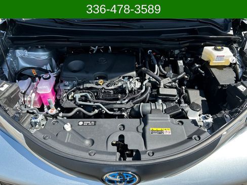 Used 2025 Toyota Sienna LE w/ LE Plus Package FWD image 18