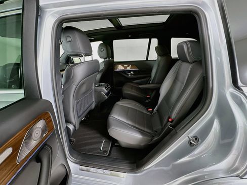 Used 2024 Mercedes-Benz GLS 450 4MATIC image 27