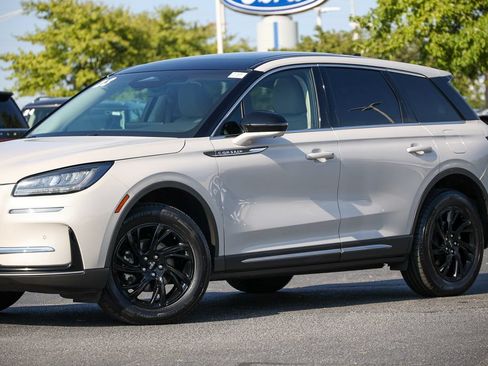 Used 2023 Lincoln Corsair AWD w/ Equipment Group 101A image 14
