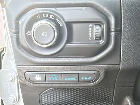 Used 2024 Jeep Wrangler Unlimited Sahara w/ Safety Group AWD/4WD image 20
