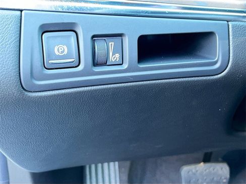 New 2026 Cadillac XT5 Luxury image 10