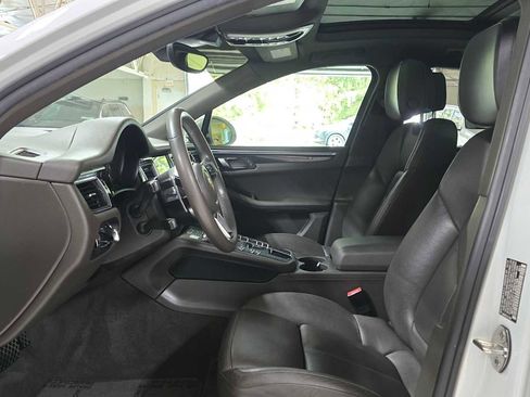 Used 2018 Porsche Macan image 21