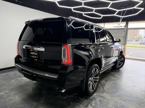Used 2019 GMC Yukon Denali w/ Denali Ultimate Black Edition AWD/4WD image 3