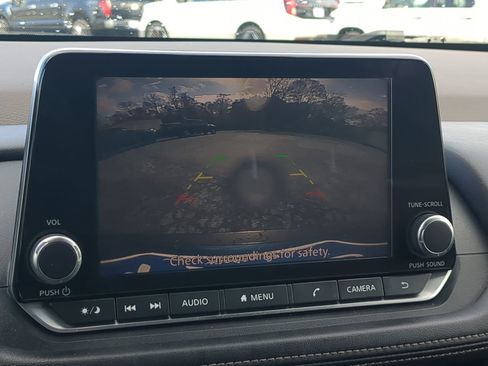 Used 2021 Nissan Rogue S image 18