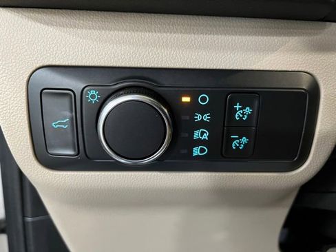 Used 2022 Ford Escape SE w/ SE Sport Appearance Package FWD image 16