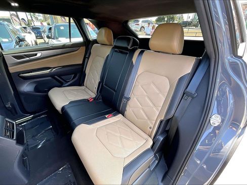 Used 2024 Volkswagen Atlas Cross Sport SE FWD image 19
