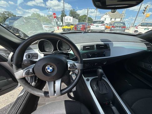 Used 2005 BMW Z4 2.5i RWD image 17