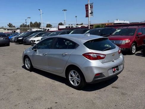 Used 2017 Chevrolet Cruze LT FWD image 5