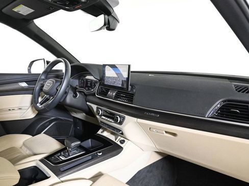 Certified 2025 Audi Q5 2.0T Premium Plus w/ Premium Plus Package image 15
