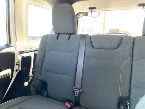 Used 2025 Jeep Wrangler Sahara image 38