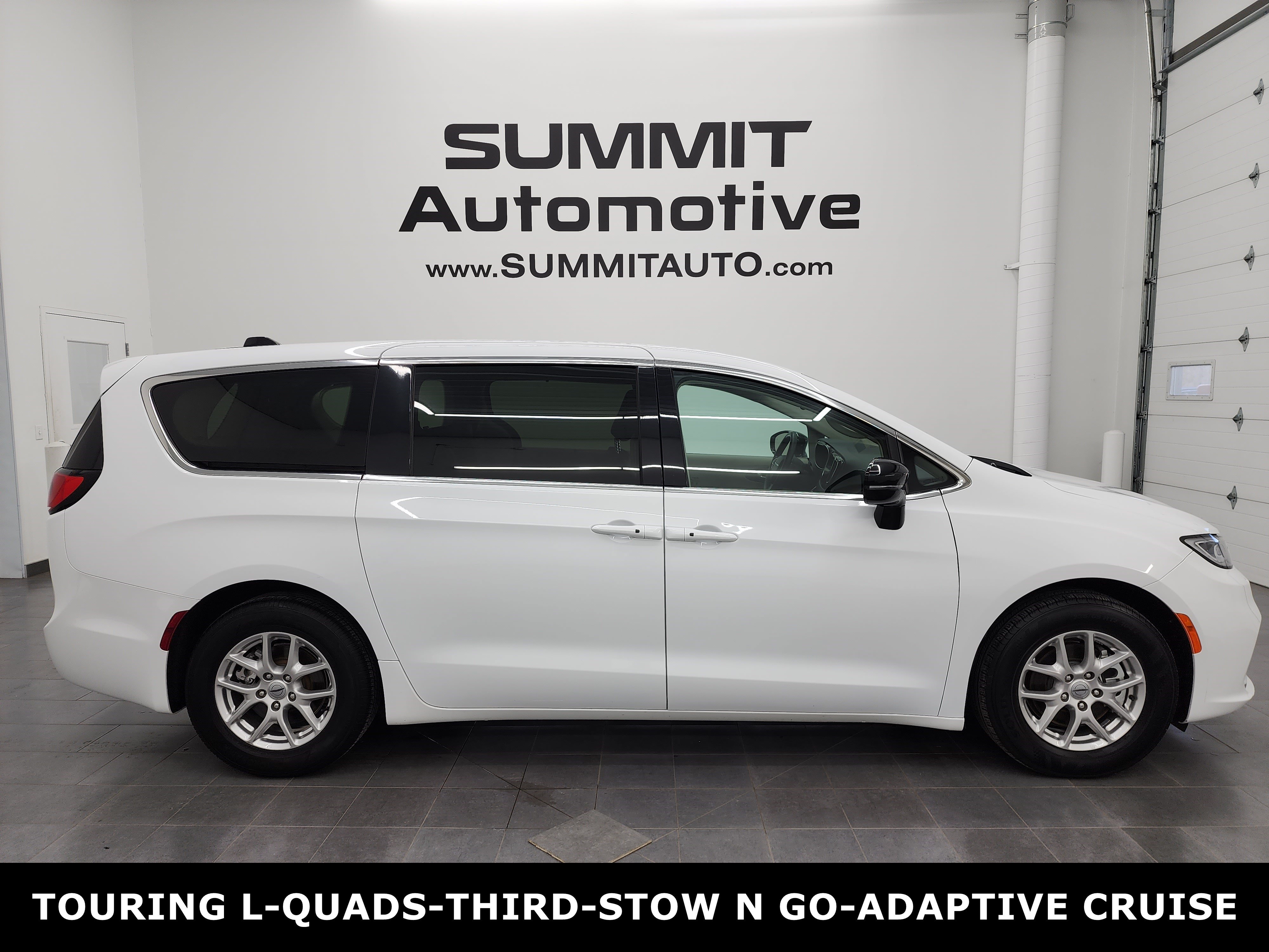 Used 2024 Chrysler Pacifica Touring-L FWD 360° Tour