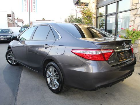 Used 2016 Toyota Camry SE FWD image 3