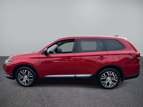 Used 2018 Mitsubishi Outlander ES image 2