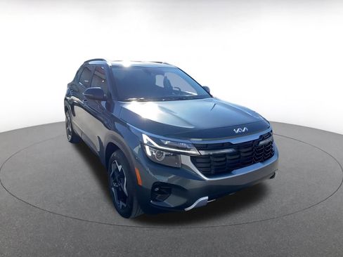 Used 2025 Kia Seltos S image 3