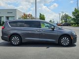 Used 2022 Chrysler Pacifica Touring-L w/ Uconnect Theater Family Group image 5