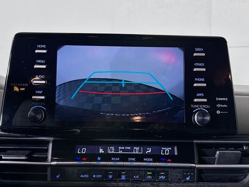 Used 2024 Toyota Sienna XLE FWD image 25