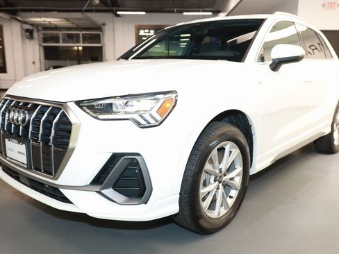 Used 2023 Audi Q3 2.0T Premium image 3