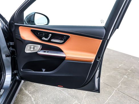 Used 2023 Mercedes-Benz GLC 300 4MATIC w/ Exclusive Trim Package image 25