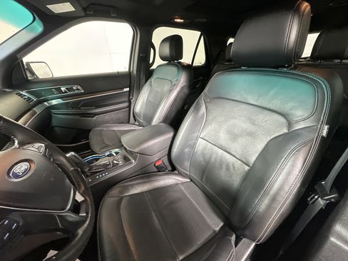 Used 2017 Ford Explorer Limited w/ Equipment Group 301A image 9