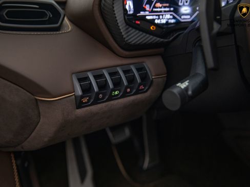 Used 2022 Lamborghini Aventador Countach image 28