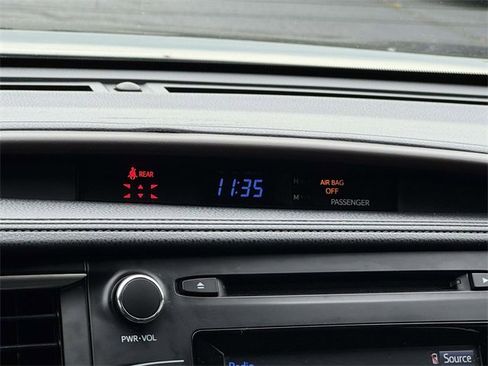 Used 2019 Toyota Highlander LE image 15